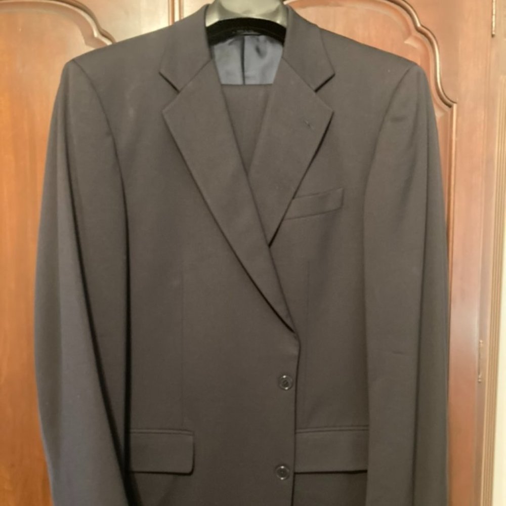Brooks Brothers, 100% Wool Suit - Picture 4 of 12
